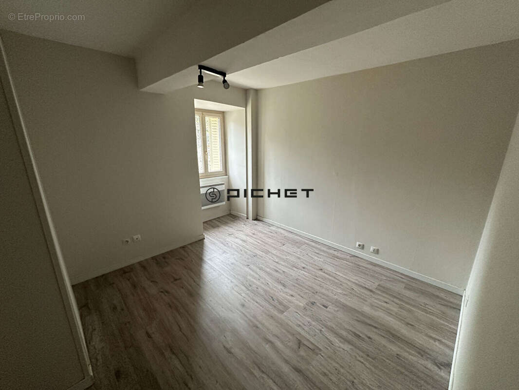 Appartement à ALLASSAC