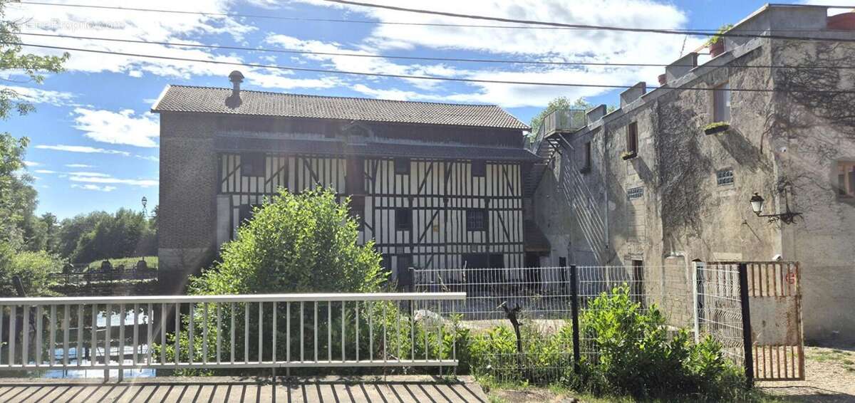 Superbe Ensemble Immobilier de 240 m² Style Champenois à Réhabiliter avec ses Greniers, Dépendances et 1 Logement Résidentiel de - photo 7