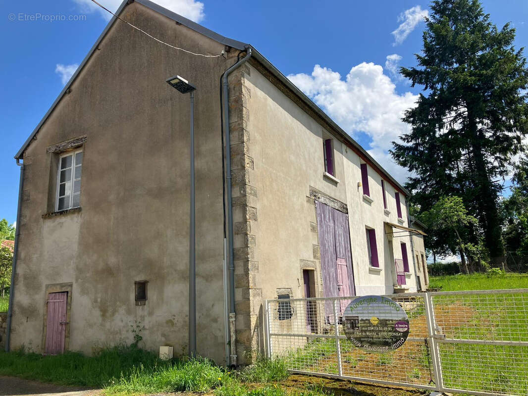 Maison à SAINT-MARCEL-EN-MARCILLAT