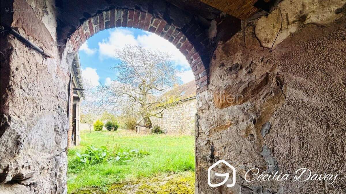 *** Nouveauté : Pour les amoureux de l'ancien : Fermette du XVIIIème siècle de plain-pied, pleine de charme avec fort potentiel  - photo 9
