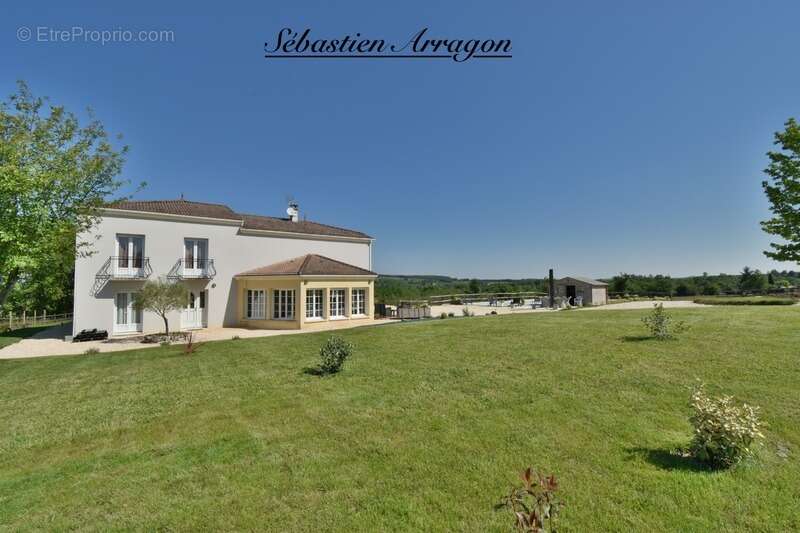 Villa contemporaine 250 m² – 5 chambres – 3 hectares – piscine 18 m – Villeneuve-sur-Lot (47) - photo 4