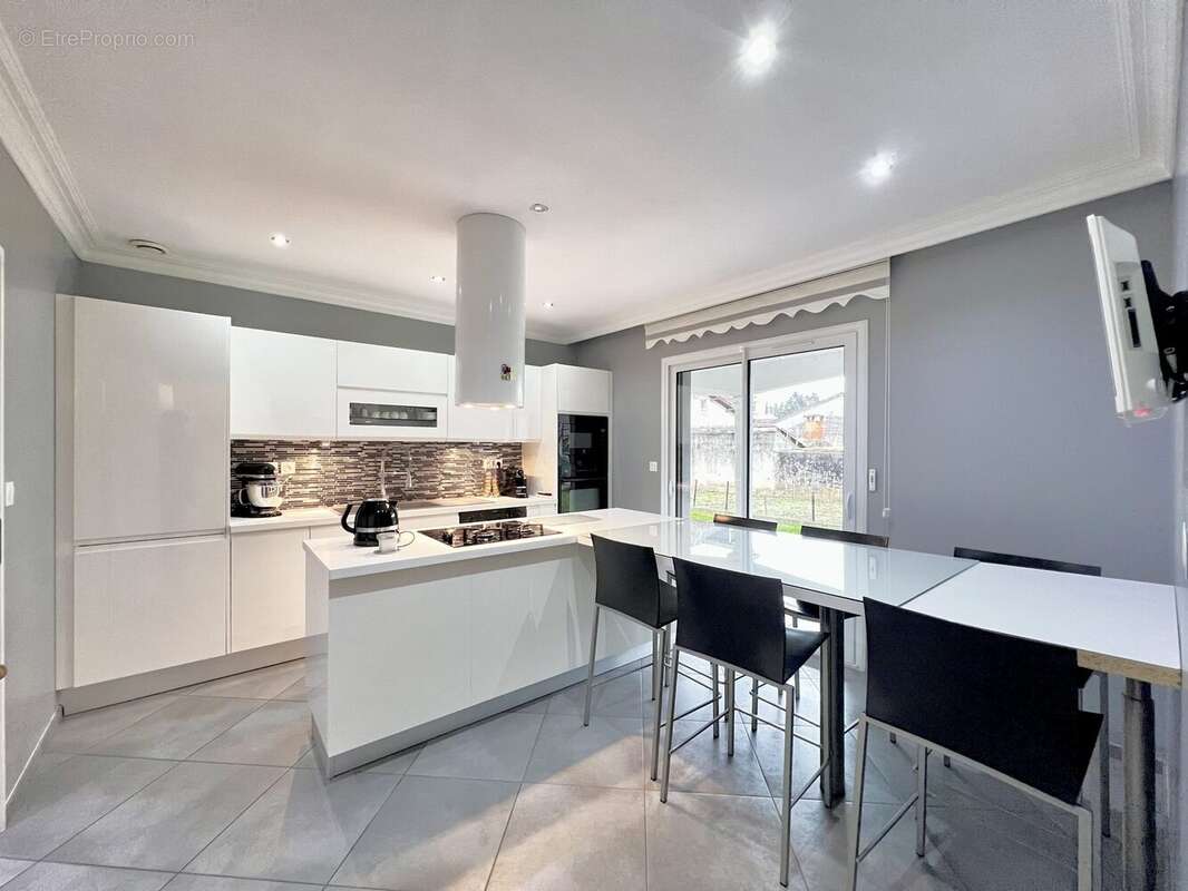 Maison à PONT-DE-CHERUY