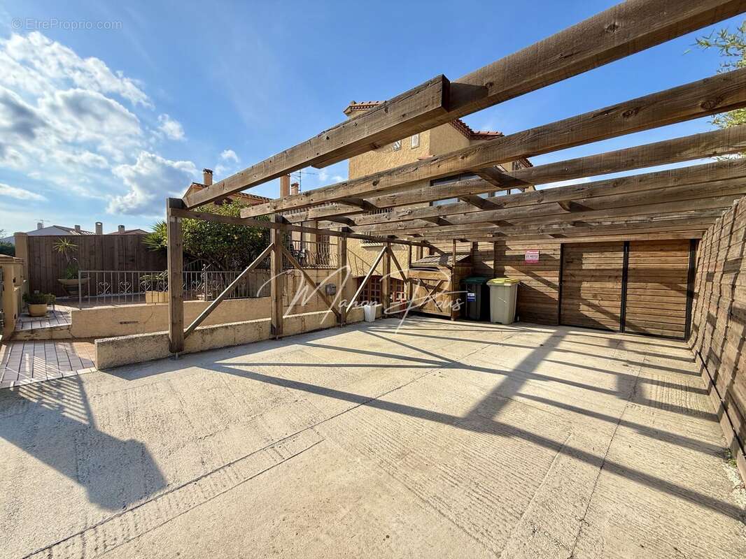 Maison 140 m² à Saint-Esteve  - photo 13