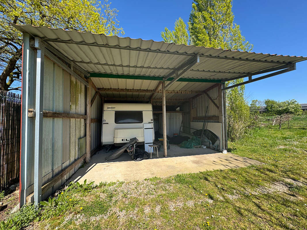AIZENAY, maison 5 chambres et grandes dépendances sur 2 535 m2 de terrain - photo 19