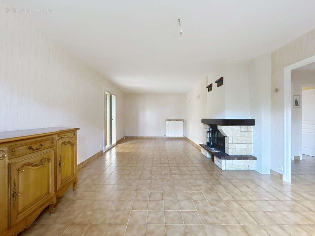 Maison à MONTELIMAR