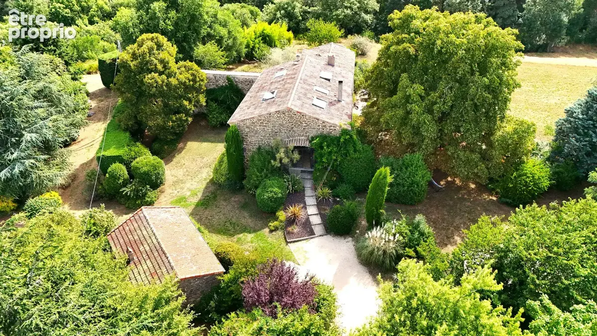 Corps de ferme rénové avec gîte indépendant, piscine et plus d'un hectare de terrain à PLATS - photo 15