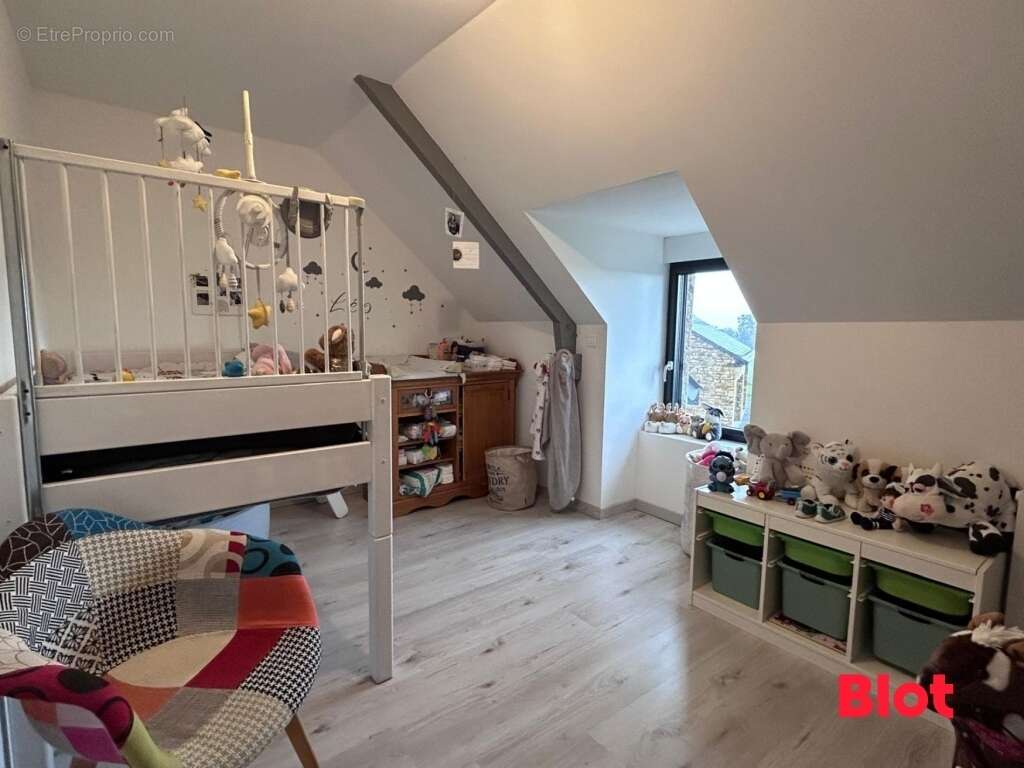 Maison à MEZIERES-SUR-COUESNON