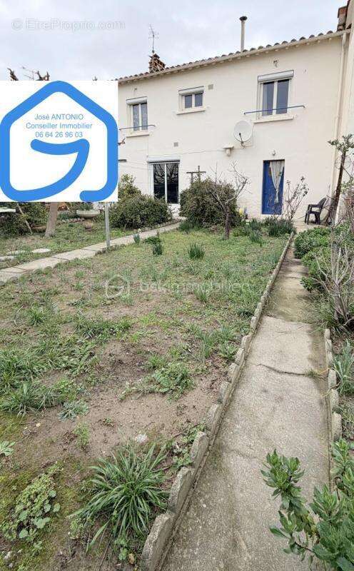 Maison à PEZILLA-LA-RIVIERE