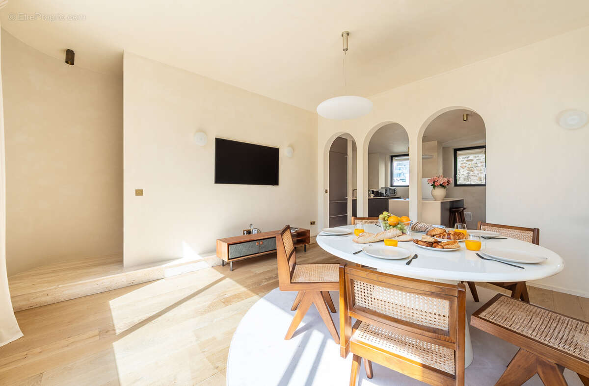 Appartement à PARIS-8E