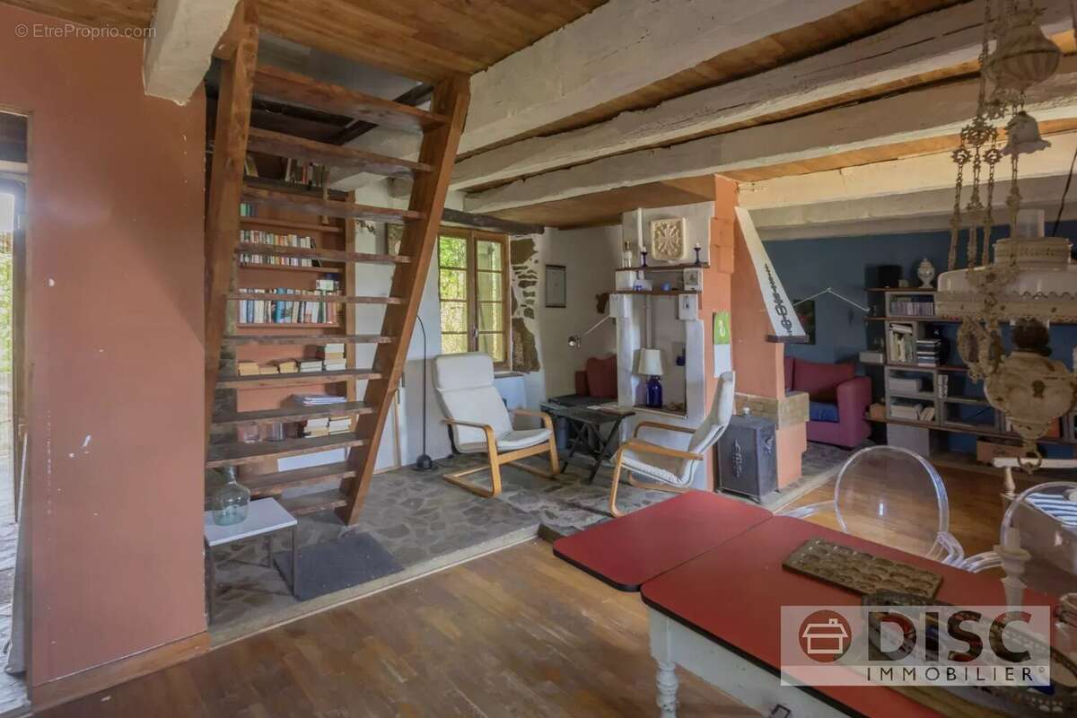 Ensemble de deux maisonnettes, grand atelier et hangar autour d’une cour intérieure - photo 8