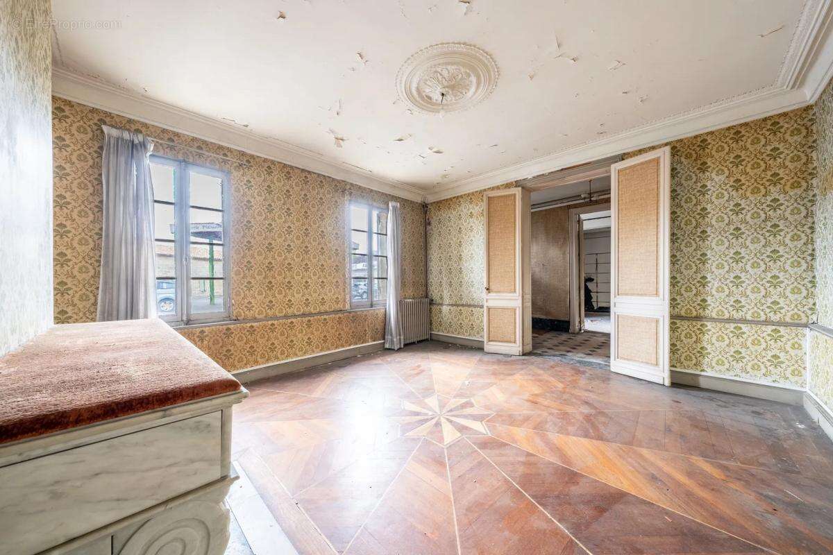 Maison à SAINT-MEDARD-DE-GUIZIERES