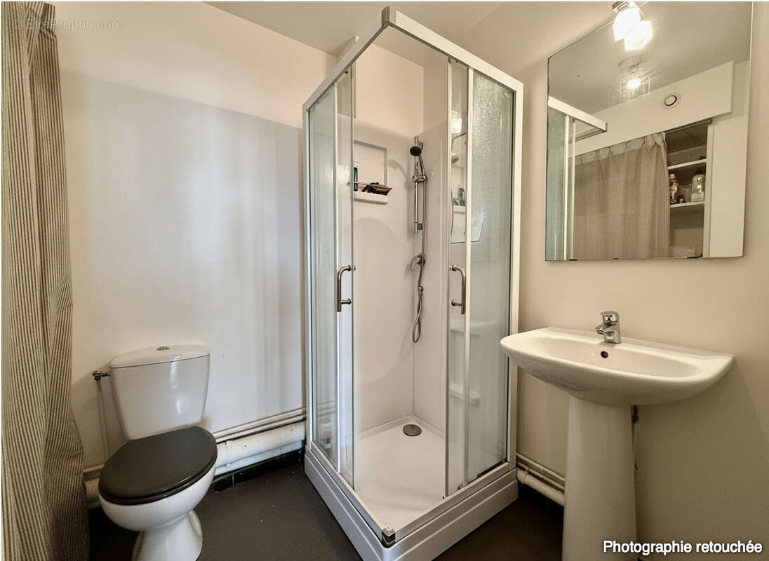 NOUVEAU EN VENTE CHEZ WINKEY - Beau studio d'environ 33 m2 - Hyper centre de Rennes Quartier La Visitation - photo 6