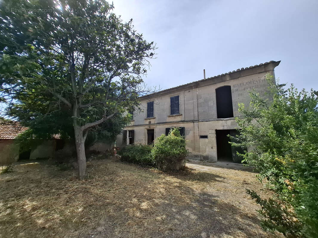 Maison à FONTVIEILLE