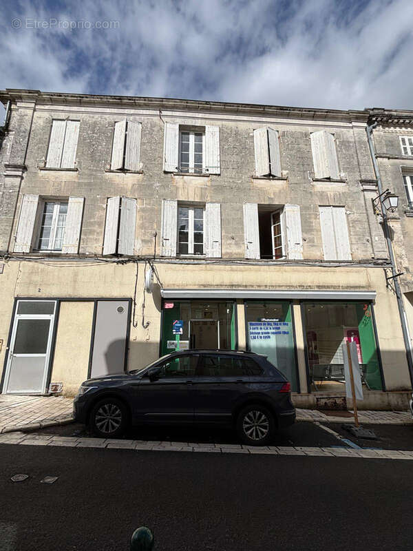 Appartement à BARBEZIEUX-SAINT-HILAIRE