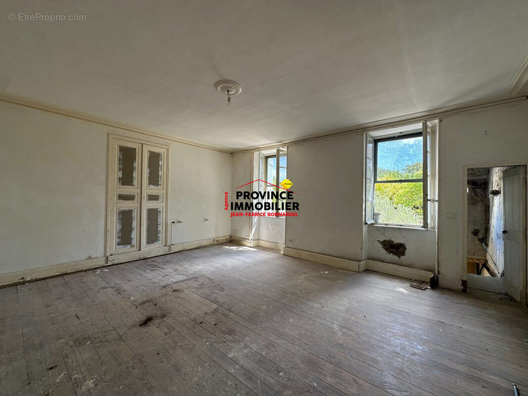 Maison 388 m² à Grignan  - photo 6