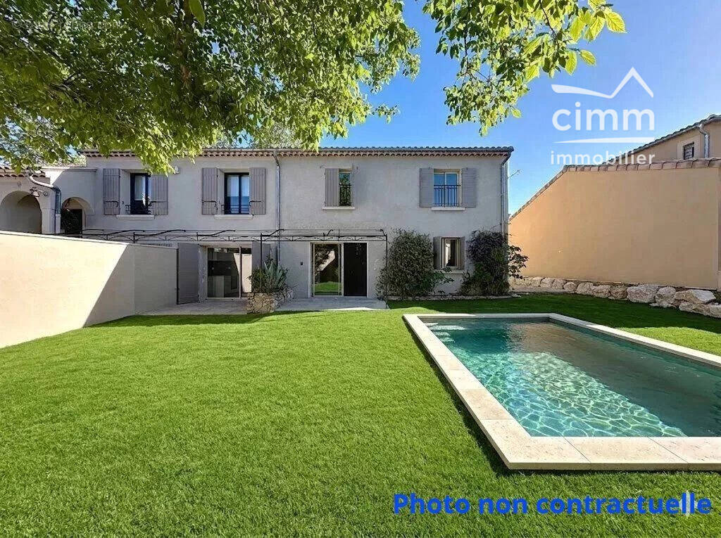 Maison à L'ISLE-SUR-LA-SORGUE