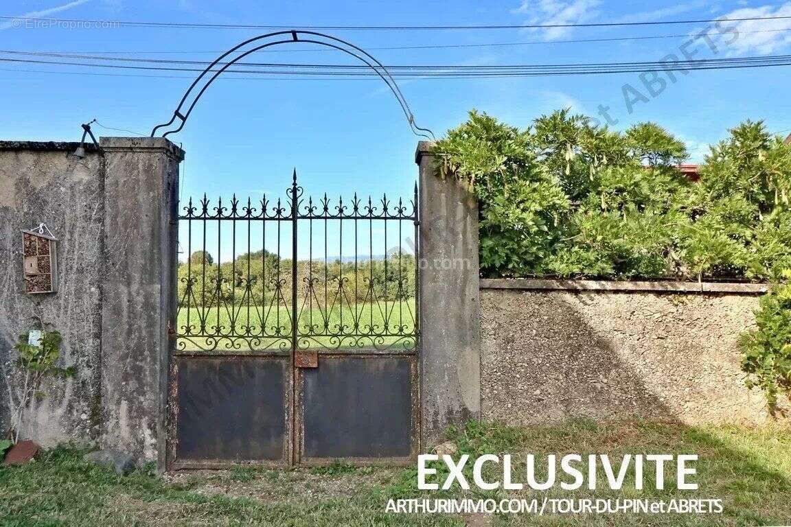 Maison à LA TOUR-DU-PIN