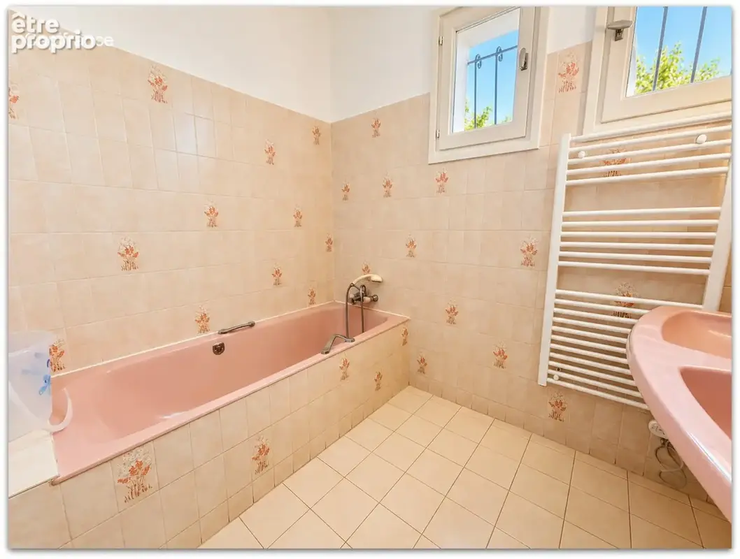 Grande villa familiale de 204 m² avec appartement indépendant, terrain piscinable de 2 178 m² et vue dégagée - Roujan (34320) - photo 7