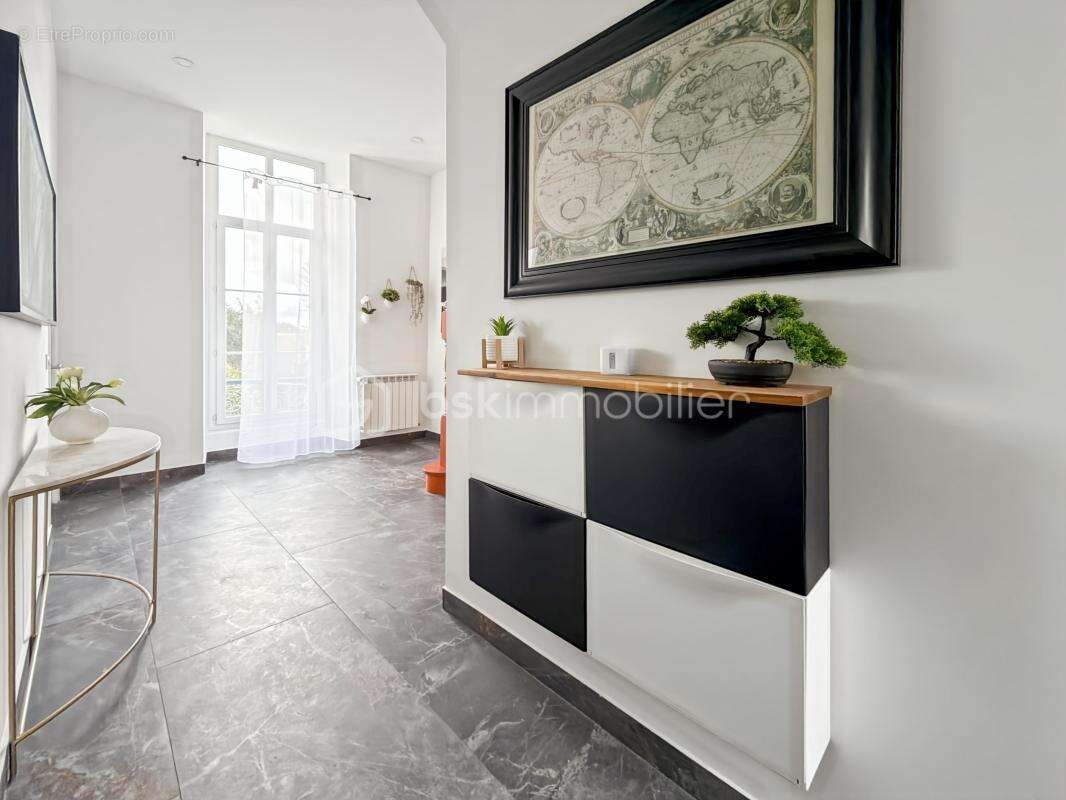 Appartement PRESTIGE F4/F5 Rive droite 113 m2  - 4 chambres - cave et parkings - photo 3