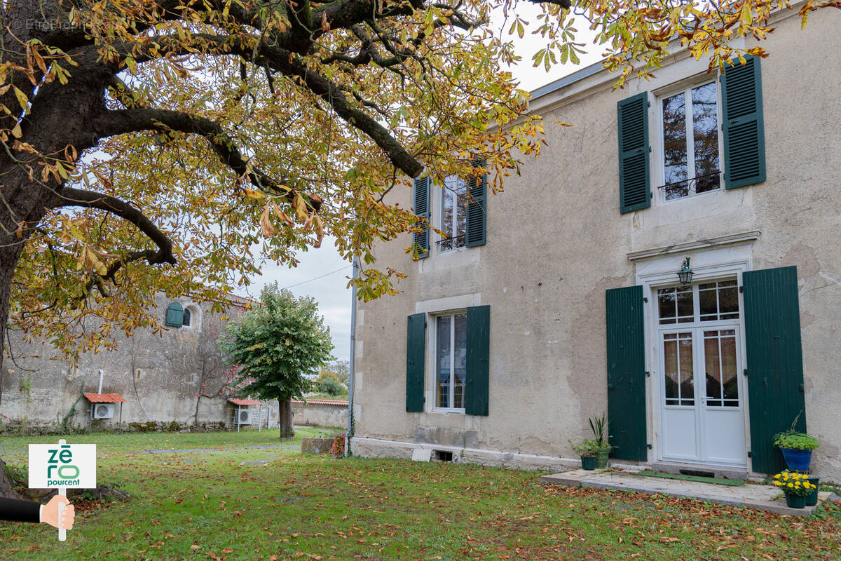 Maison à CHAMPAGNE-LES-MARAIS