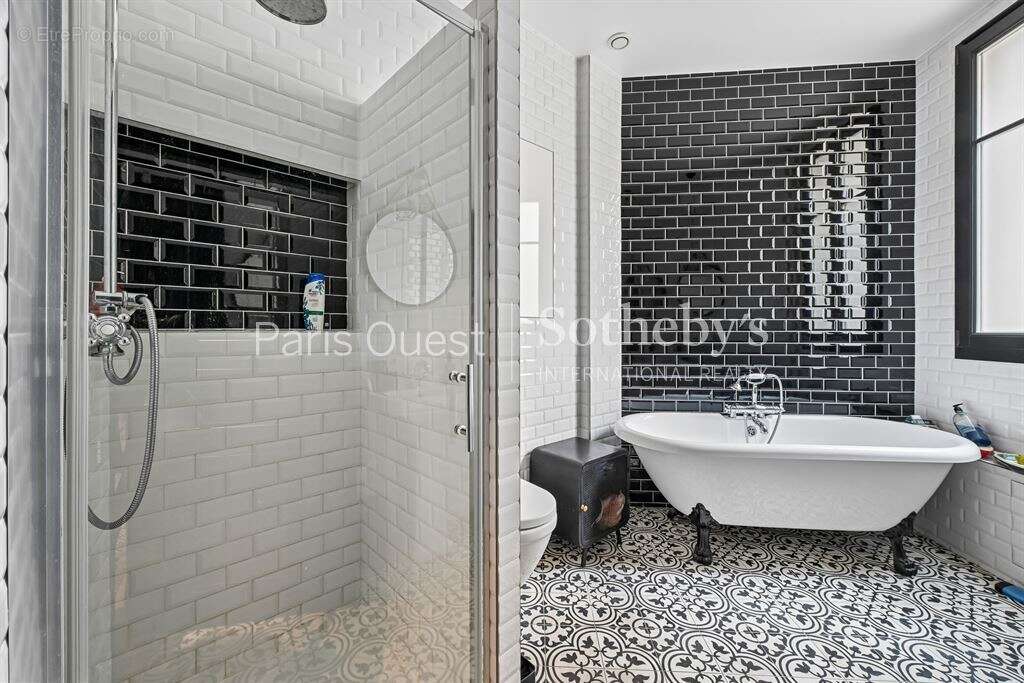 Appartement à NEUILLY-SUR-SEINE