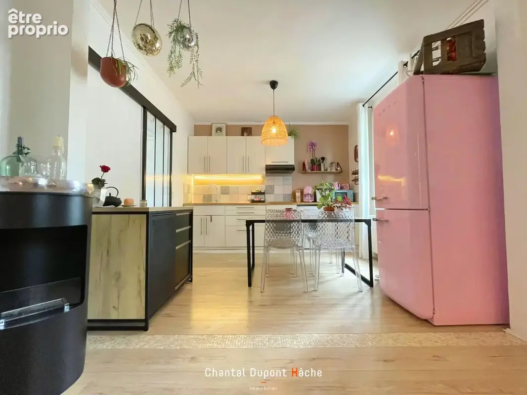 LUISANT - Maison années 50 avec 2 chambres, garage et terrasse ! - photo 4