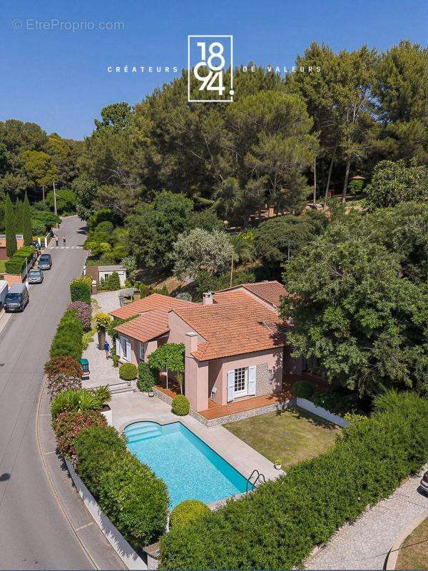 Maison familiale d'environ 160 m² avec piscine édifiée sur un terrain de 1 430 m² entre Eoures et Aubagne 13400 - photo 19