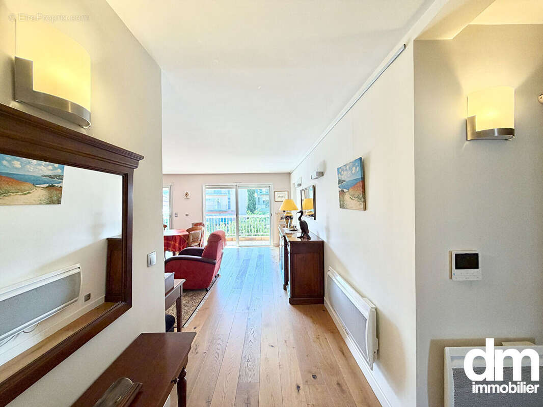 Appartement de type 4 avec trois terrasses, loggia, garage et deux caves. - photo 3