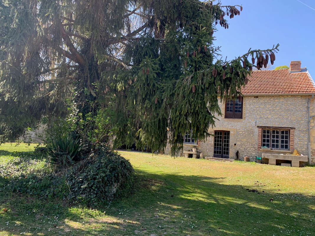 Propriete maison de maître 11 pieces + dependances sur terrain de 3400 m2 - 10 min de gueux - photo 5
