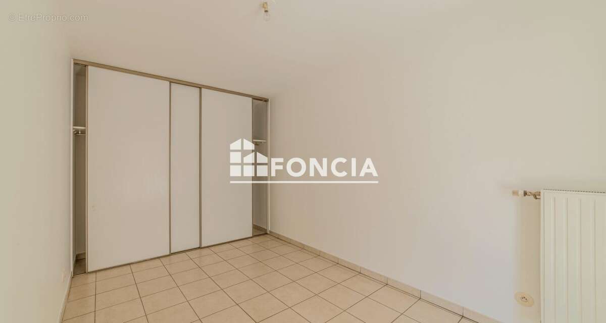 T4 - caluire renove etage eleve - balcon - garage double - photo 7