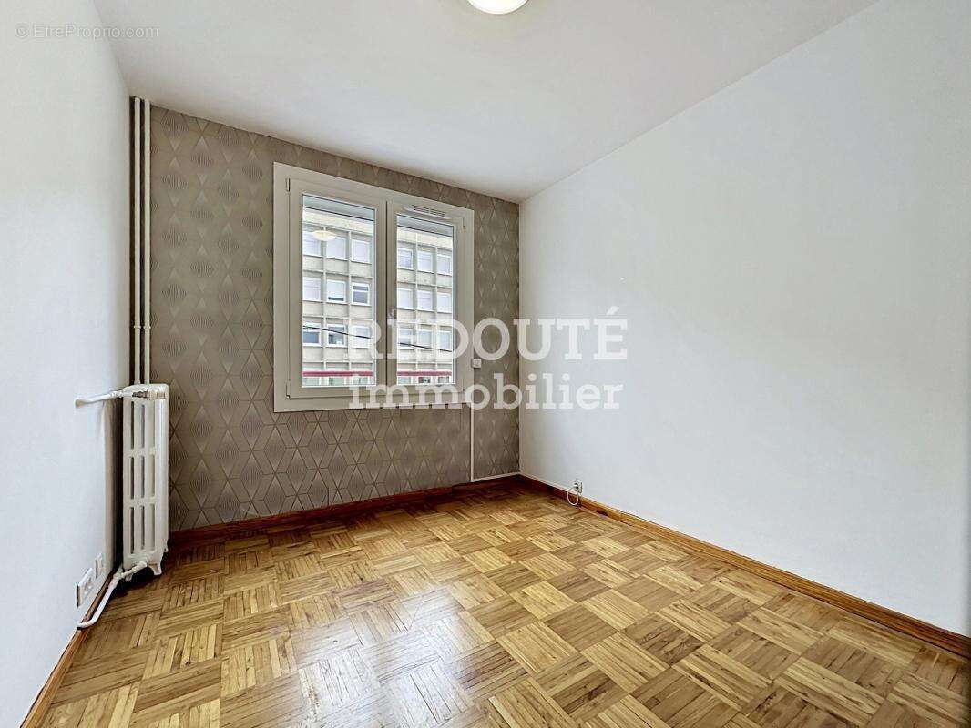 Clemenceau- apt de type 5, 3 chambres avec balcon et garage - photo 6