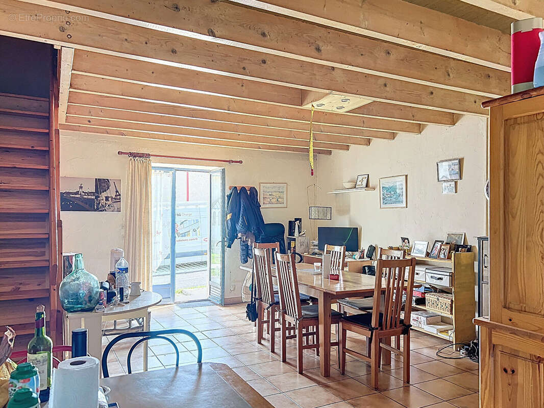 Immeuble avec local commercial en rez-de-chaussee - photo 4
