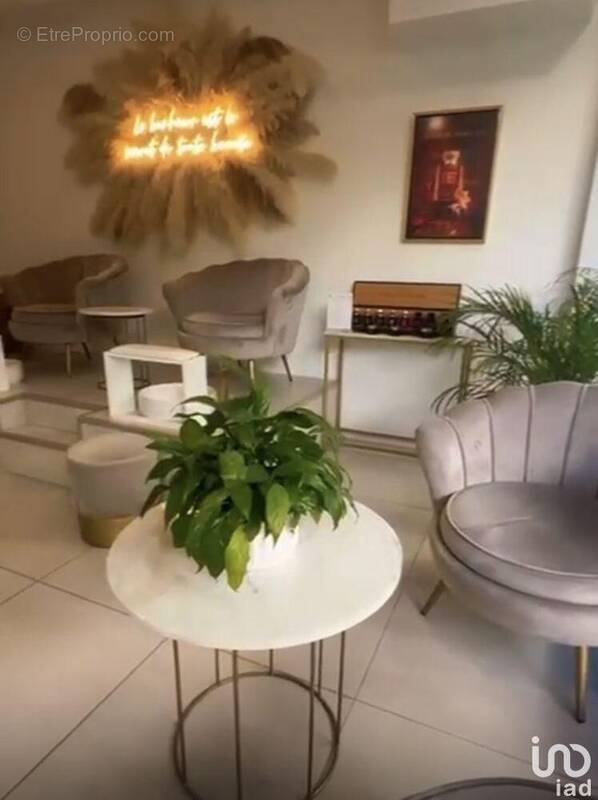 Photo 1 - Commerce à VILLEMOMBLE