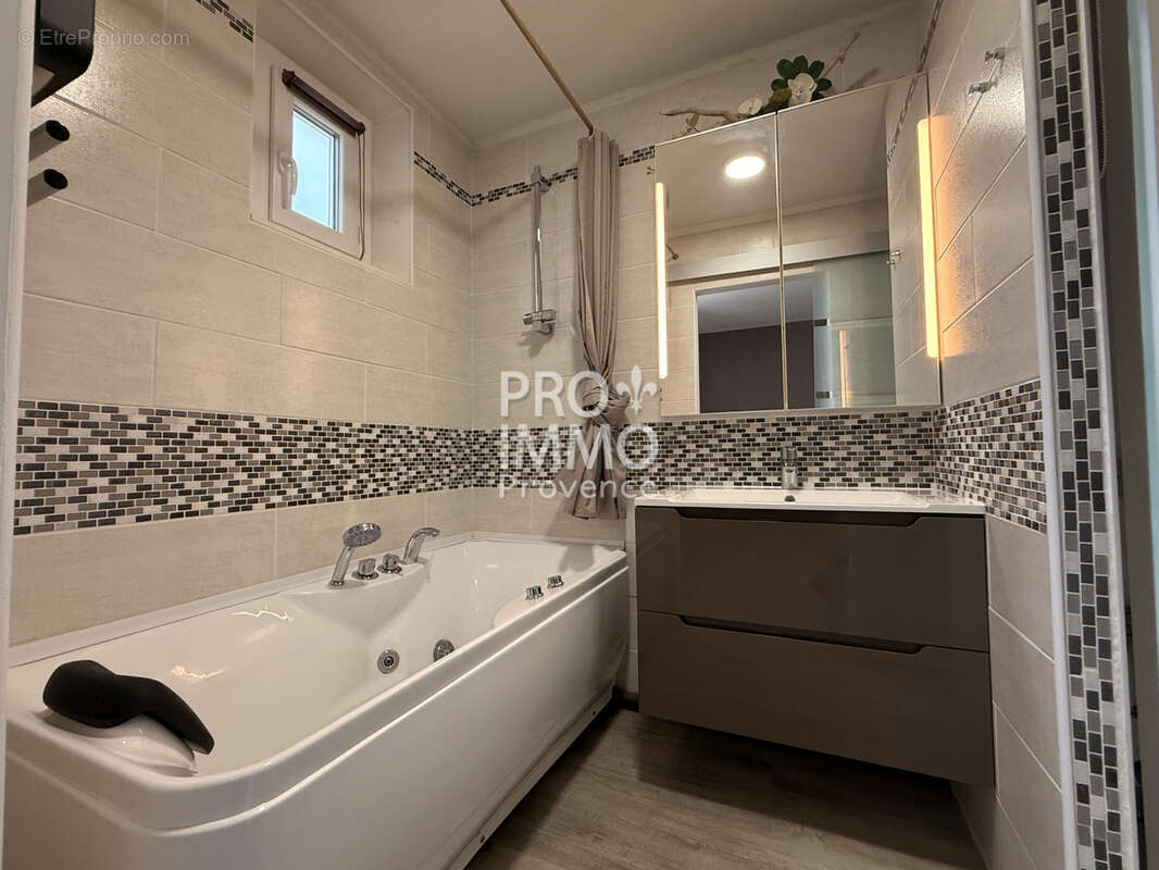 Appartement à MALLEMORT