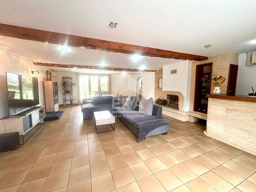 Maison à BONNINGUES-LES-ARDRES