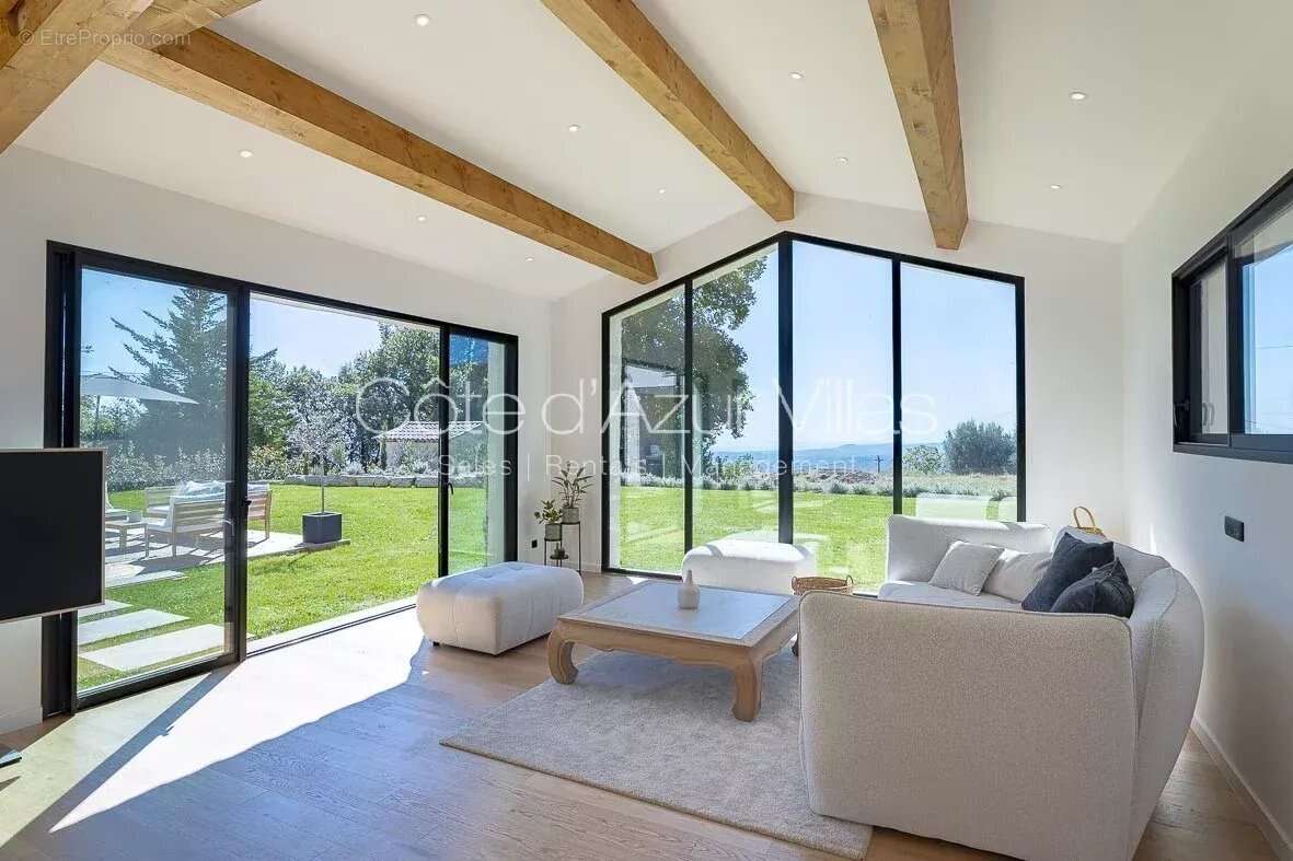 Maison à TOURRETTES-SUR-LOUP