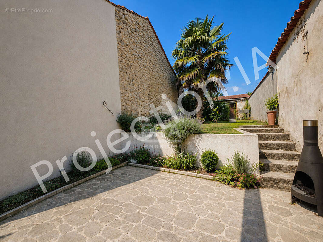 Maison 138m² à châteauneuf-sur-charente - photo 3