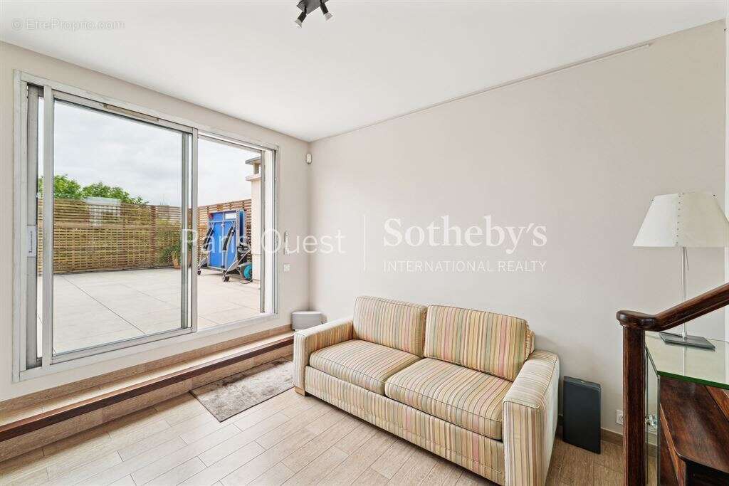 Appartement à NEUILLY-SUR-SEINE