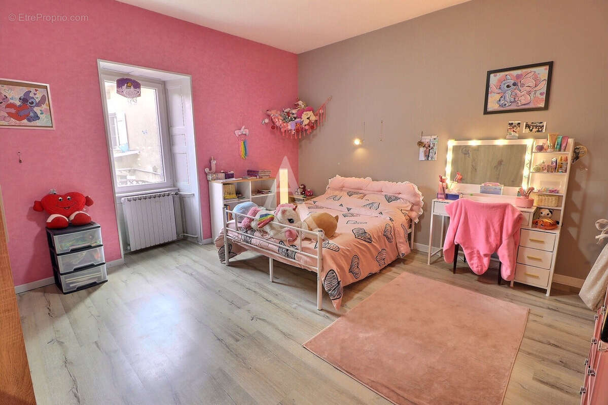 Maison mitoyenne de village avec 5 chambres et plus - photo 6