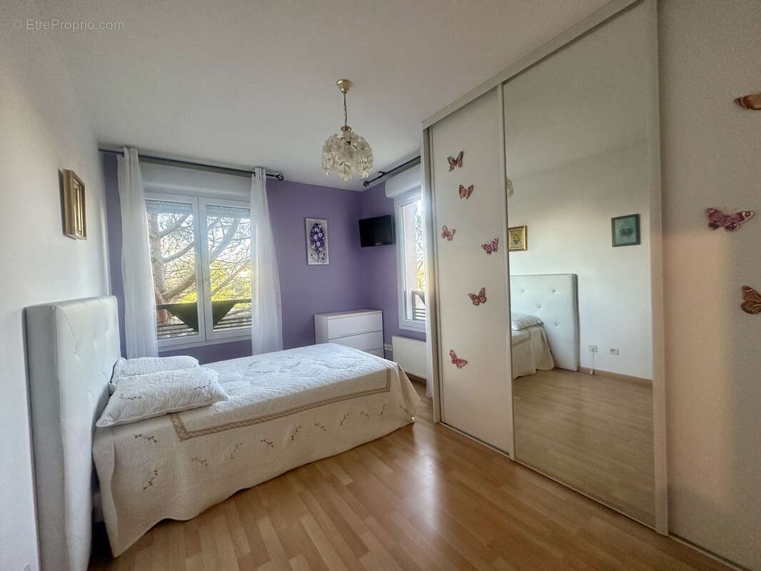 Appartement à MEYZIEU
