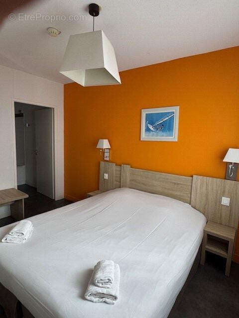 Chambre vue d'un autre angle - Appartement à SETE