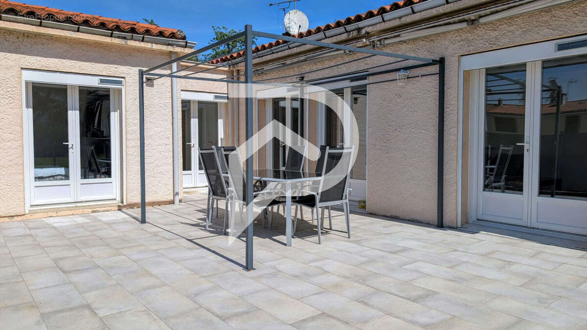 Maison lumineuse et rénovée avec jardin au calme - photo 2