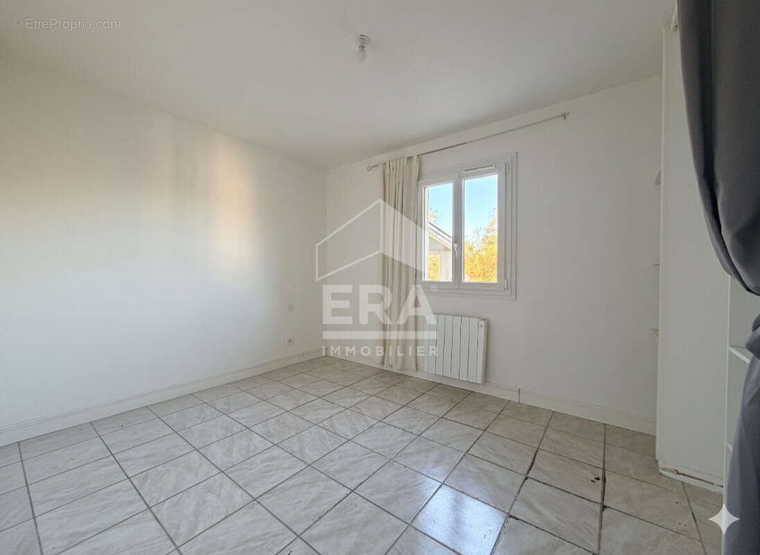 Maison à ROULLET-SAINT-ESTEPHE