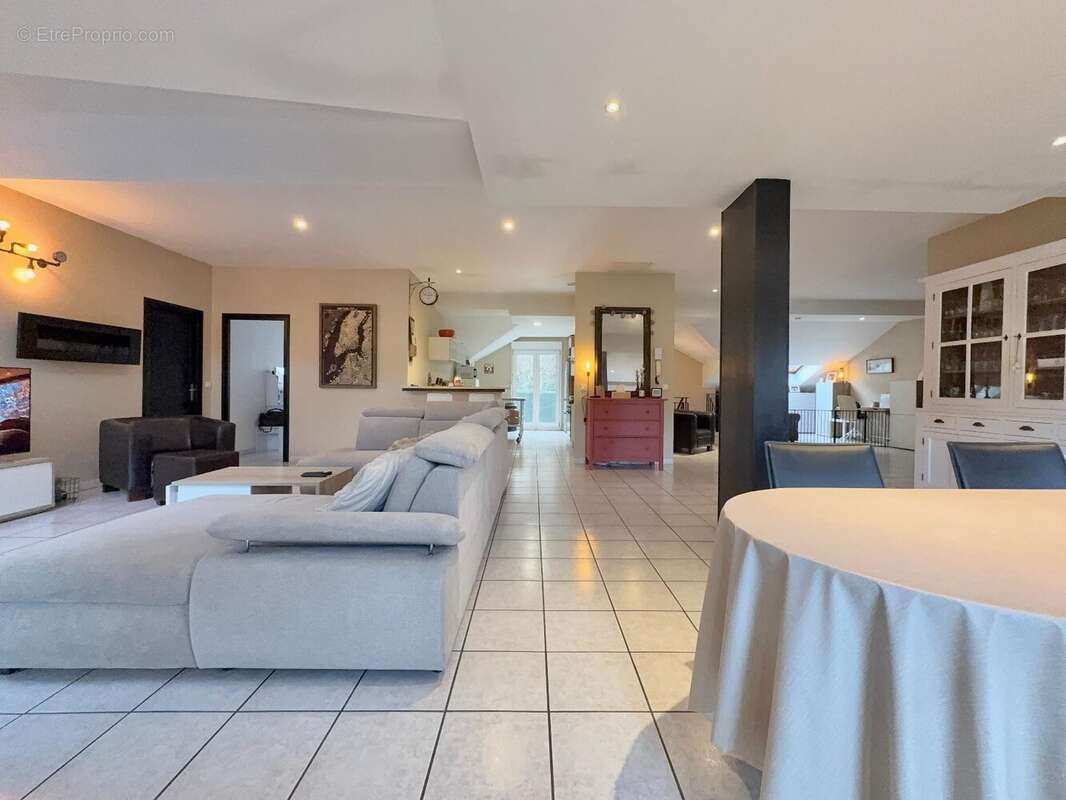 Appartement à ARS-SUR-MOSELLE