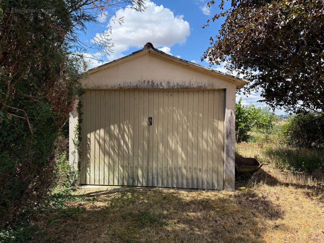 Auv 1224 : Maison en pierres, garage, vue superbe, 822m2 - photo 3