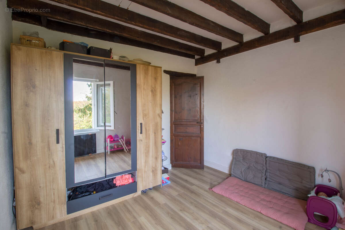 Maison à VILLENEUVE-SUR-AUVERS