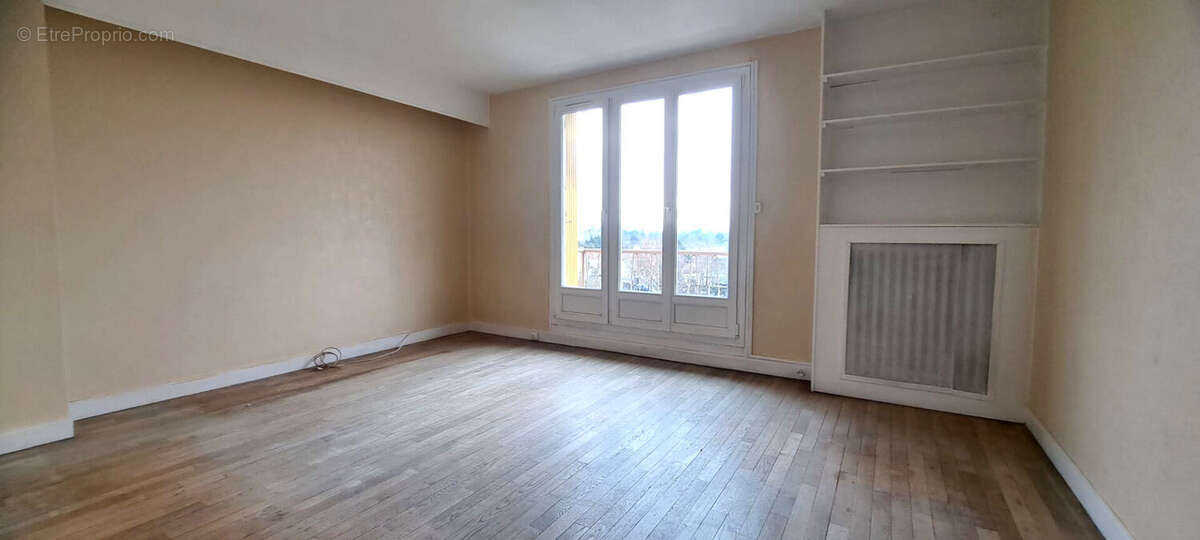 Appartement à VILLETANEUSE