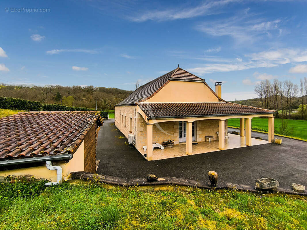 Maison à SALVIAC