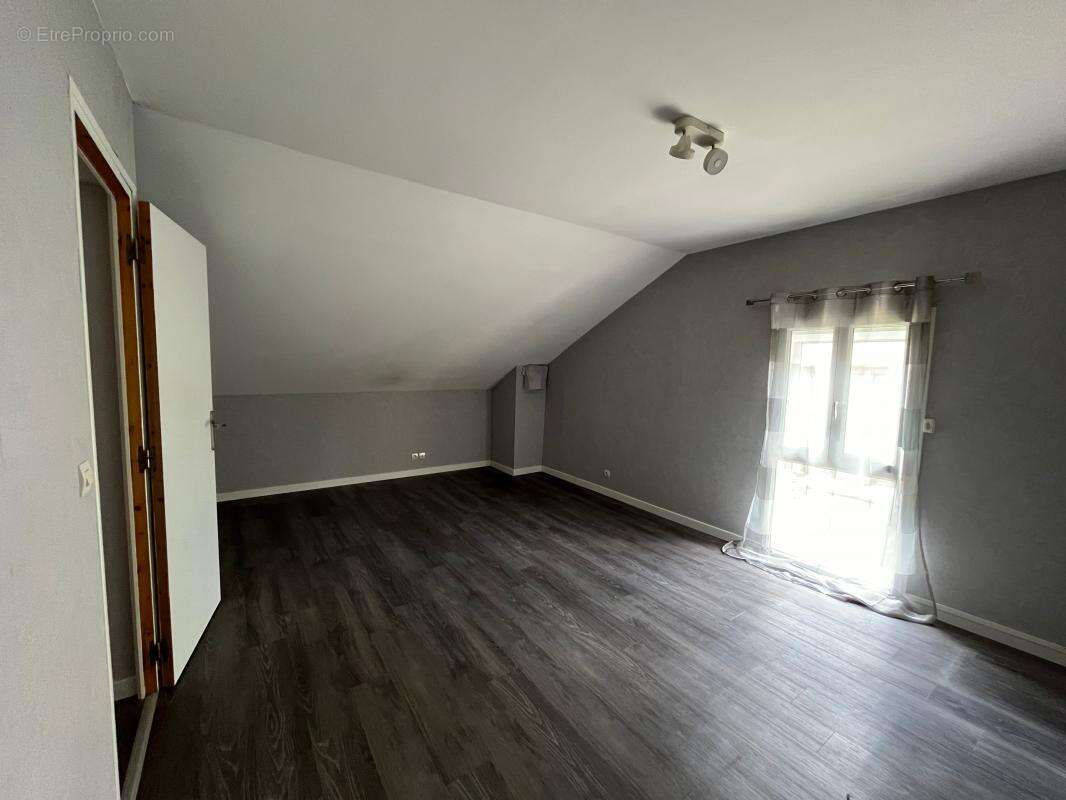 Maison à LA JONCHERE-SAINT-MAURICE