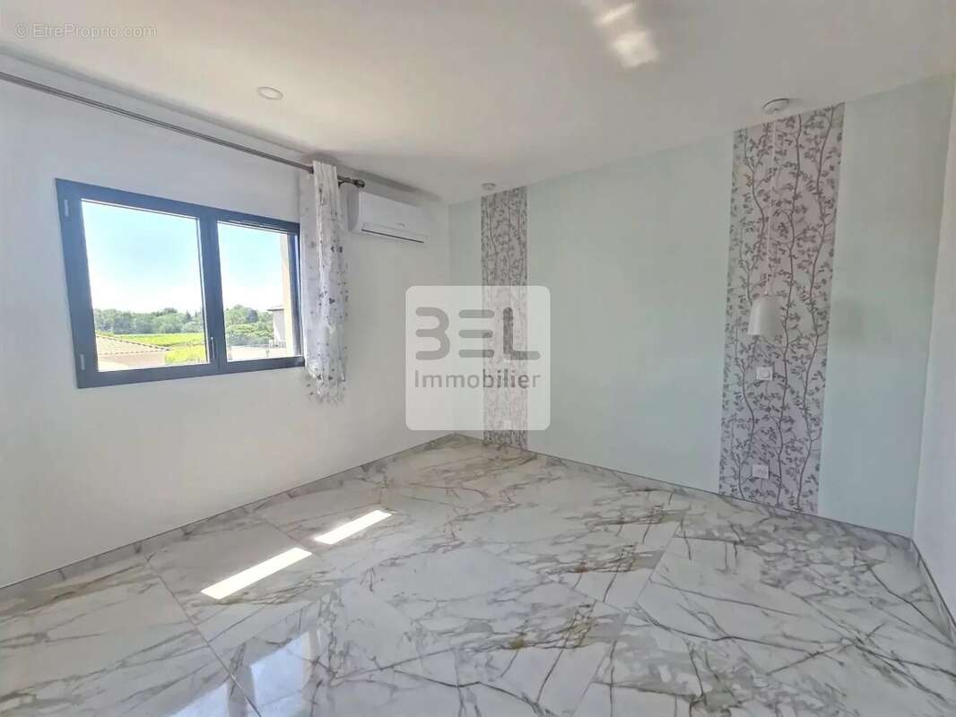 Appartement à LAUDUN-L'ARDOISE